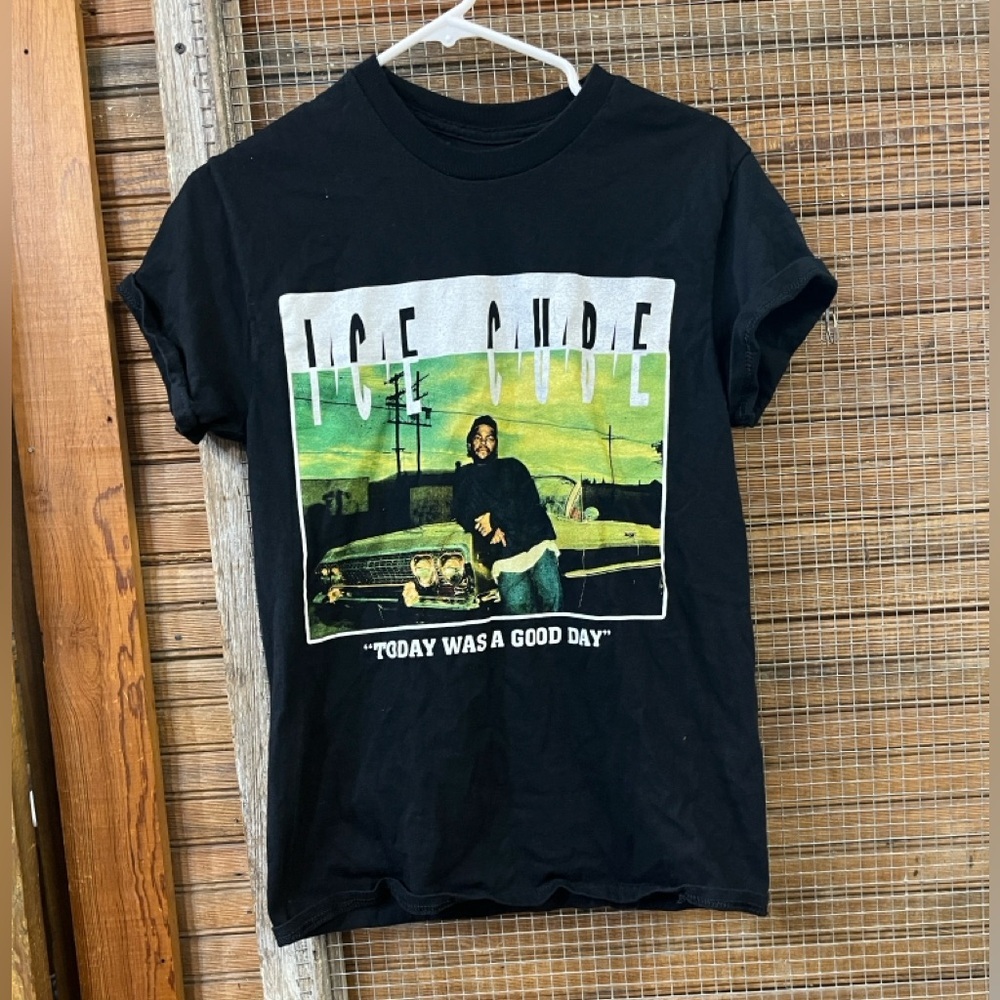 Black Graphic T-Shirt with Ice Cube Print